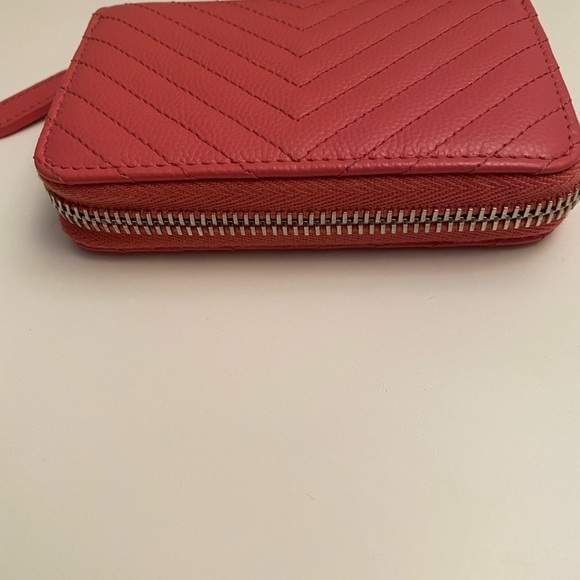100% Authentic Chanel chevron zip card case - Picture 10 of 16
